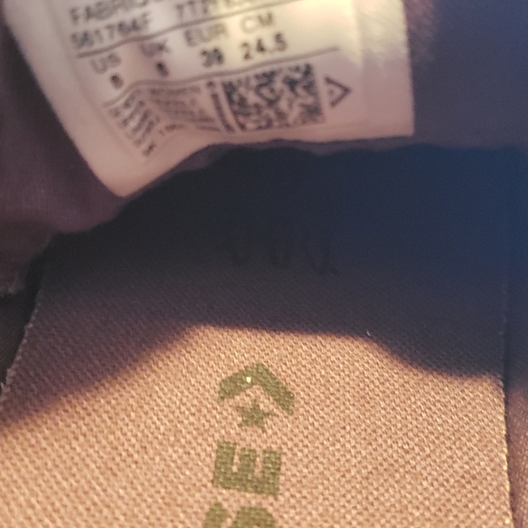 Shoes - Picture 4 of 9